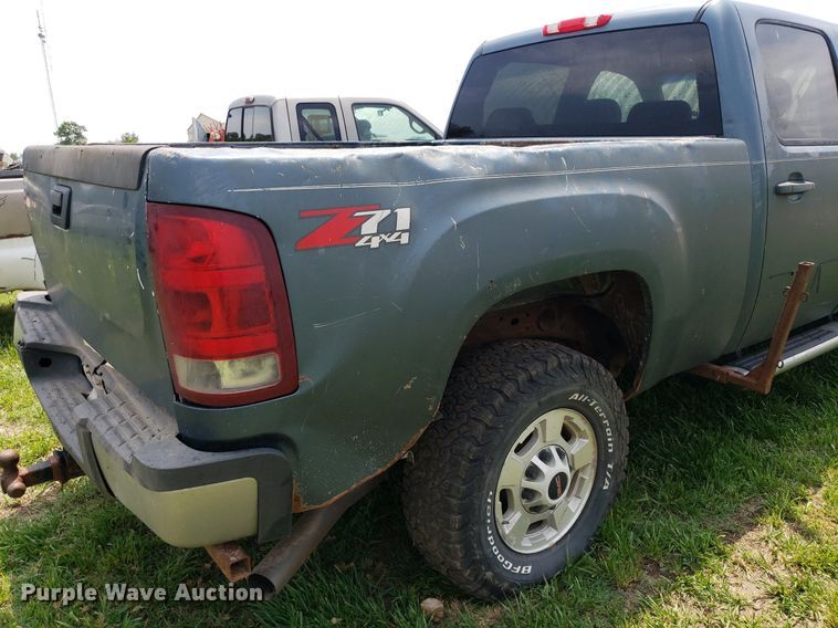 image for item IP9308 2012 GMC 2500HD  Crew Cab pickup truck