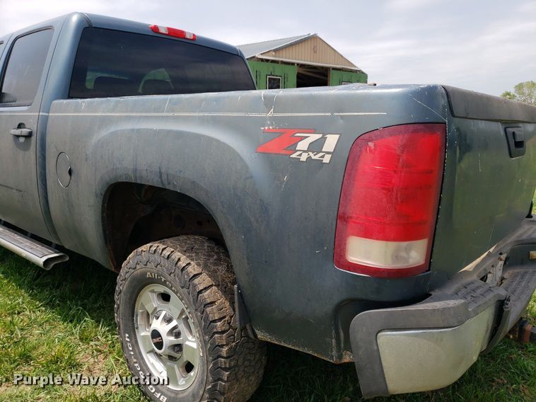 image for item IP9308 2012 GMC 2500HD  Crew Cab pickup truck