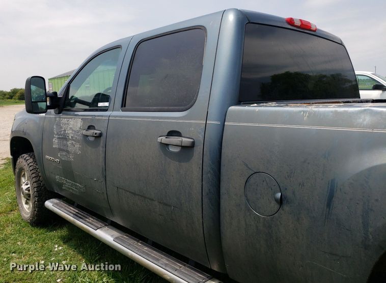 image for item IP9308 2012 GMC 2500HD  Crew Cab pickup truck