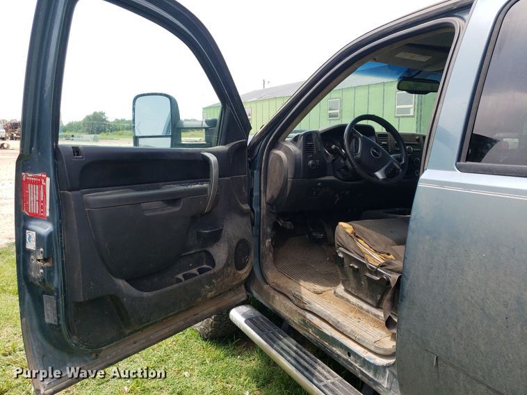 image for item IP9308 2012 GMC 2500HD  Crew Cab pickup truck