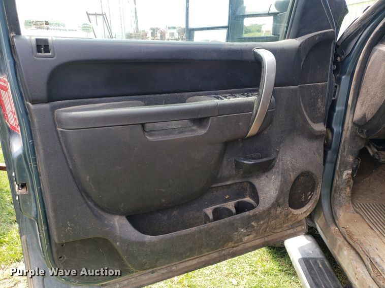 image for item IP9308 2012 GMC 2500HD  Crew Cab pickup truck