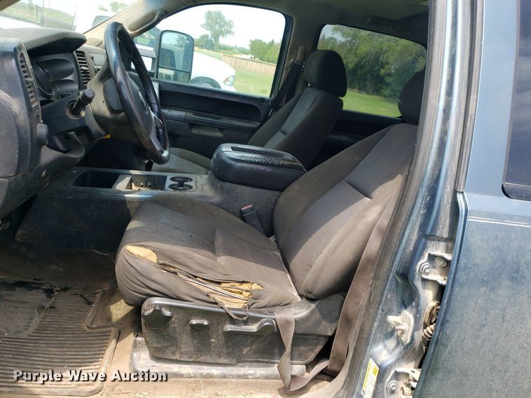 image for item IP9308 2012 GMC 2500HD  Crew Cab pickup truck