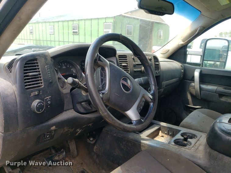 image for item IP9308 2012 GMC 2500HD  Crew Cab pickup truck