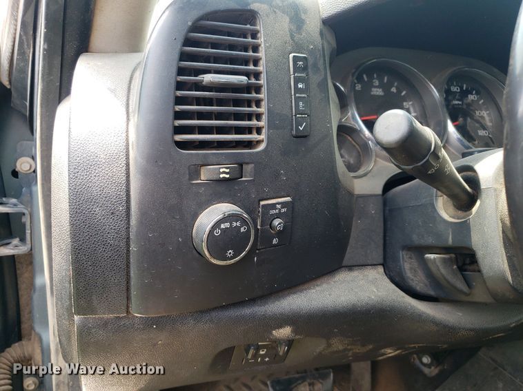 image for item IP9308 2012 GMC 2500HD  Crew Cab pickup truck