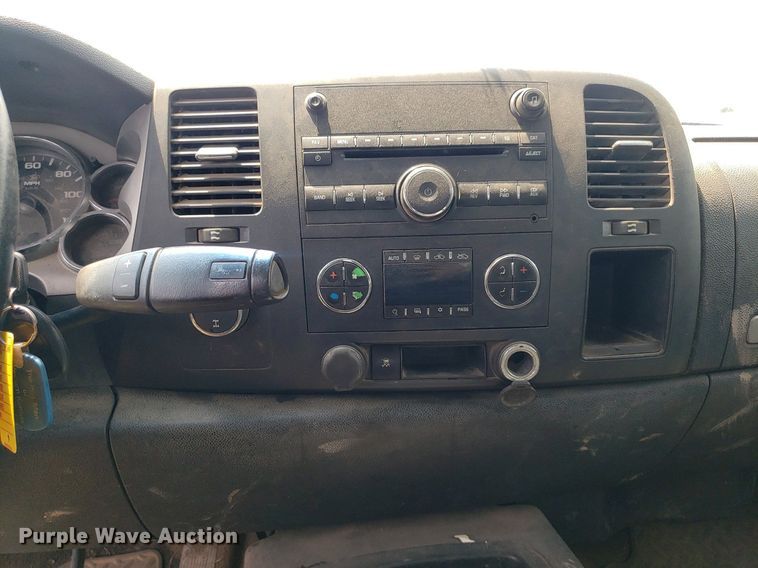 image for item IP9308 2012 GMC 2500HD  Crew Cab pickup truck