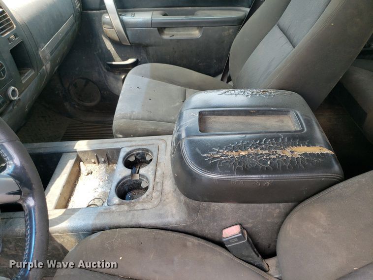 image for item IP9308 2012 GMC 2500HD  Crew Cab pickup truck