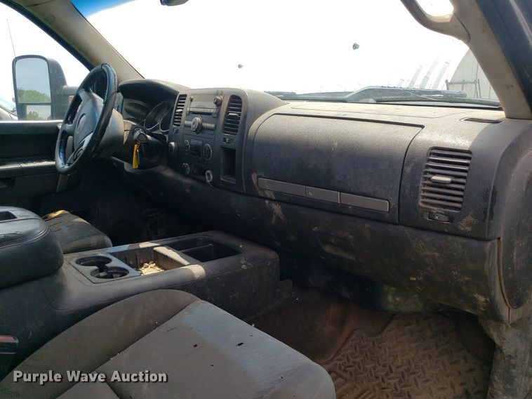 image for item IP9308 2012 GMC 2500HD  Crew Cab pickup truck