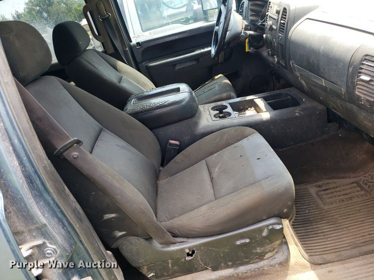 image for item IP9308 2012 GMC 2500HD  Crew Cab pickup truck