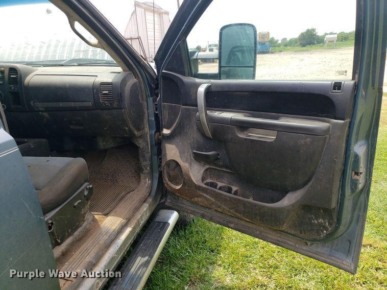 image for item IP9308 2012 GMC 2500HD  Crew Cab pickup truck