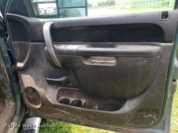 image for item IP9308 2012 GMC 2500HD  Crew Cab pickup truck