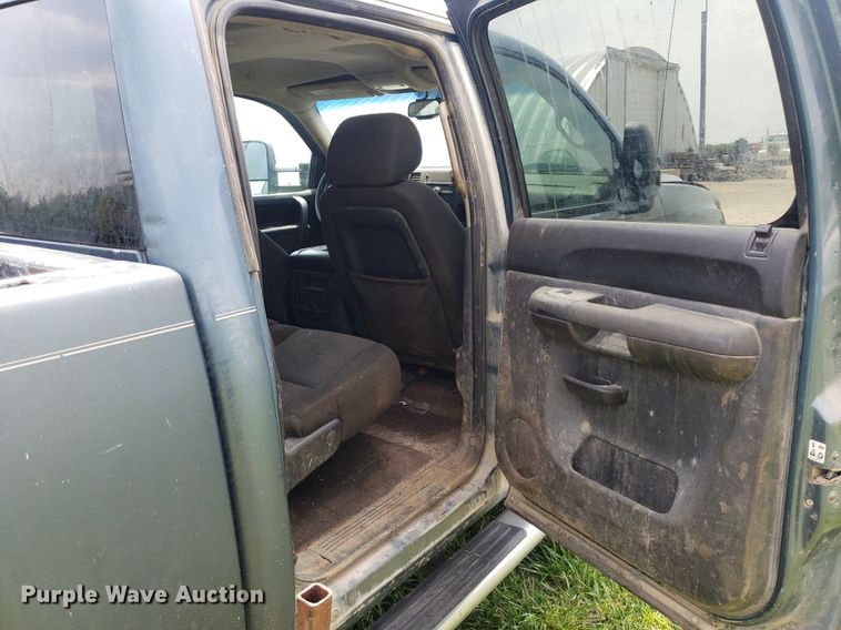 image for item IP9308 2012 GMC 2500HD  Crew Cab pickup truck