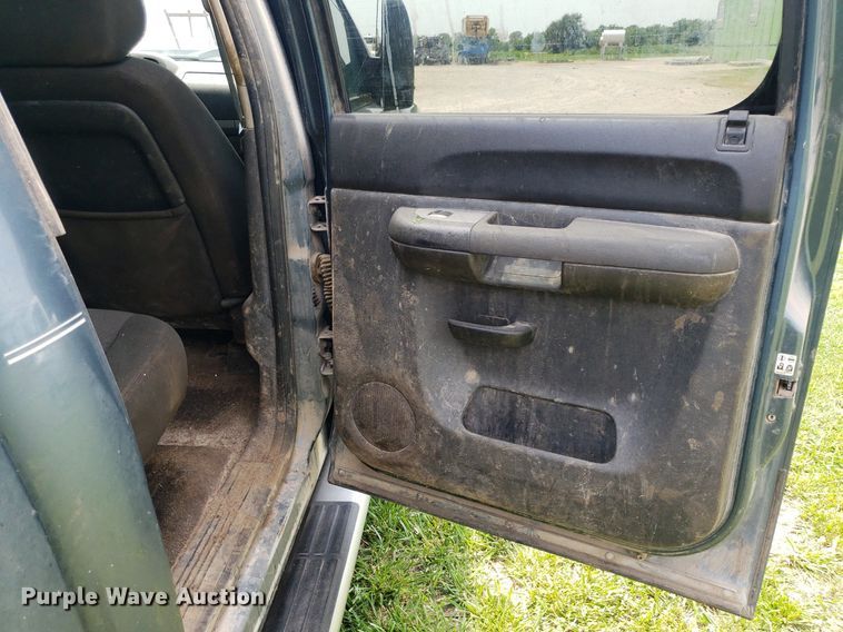 image for item IP9308 2012 GMC 2500HD  Crew Cab pickup truck