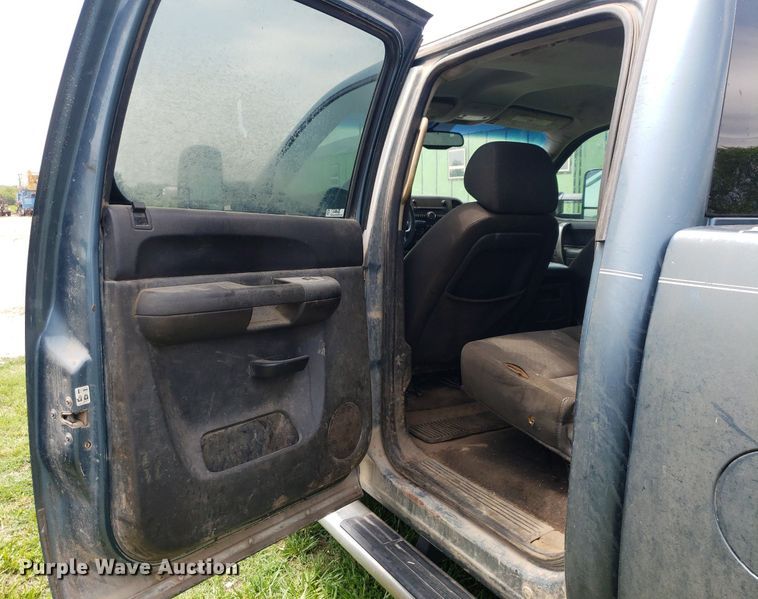 image for item IP9308 2012 GMC 2500HD  Crew Cab pickup truck