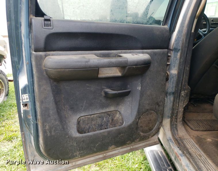 image for item IP9308 2012 GMC 2500HD  Crew Cab pickup truck