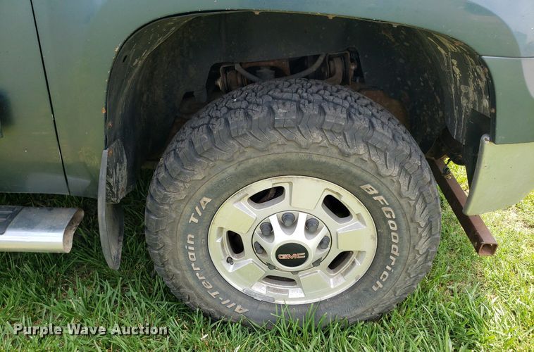 image for item IP9308 2012 GMC 2500HD  Crew Cab pickup truck