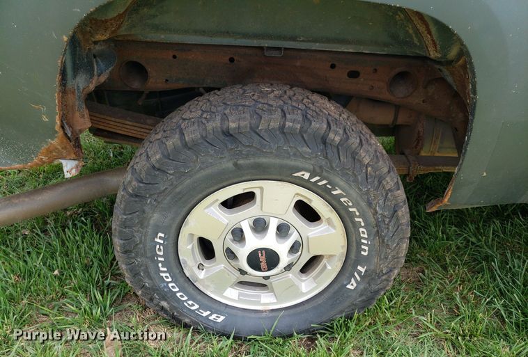 image for item IP9308 2012 GMC 2500HD  Crew Cab pickup truck