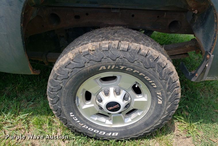 image for item IP9308 2012 GMC 2500HD  Crew Cab pickup truck