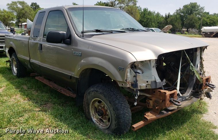 image for item IP9309 2002 Ford F250 Super Duty  SuperCab pickup truck