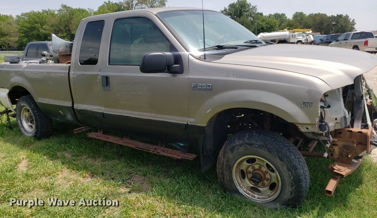 image for item IP9309 2002 Ford F250 Super Duty  SuperCab pickup truck