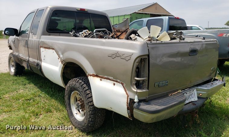 image for item IP9309 2002 Ford F250 Super Duty  SuperCab pickup truck