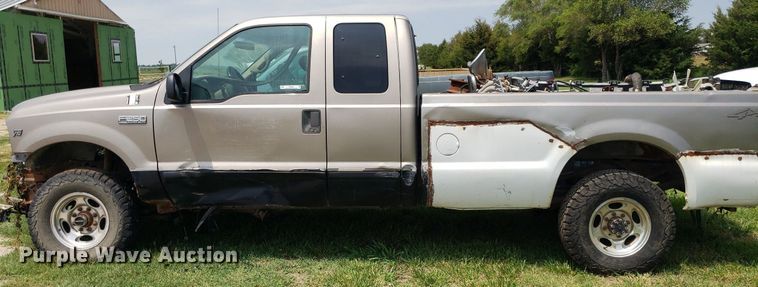 image for item IP9309 2002 Ford F250 Super Duty  SuperCab pickup truck