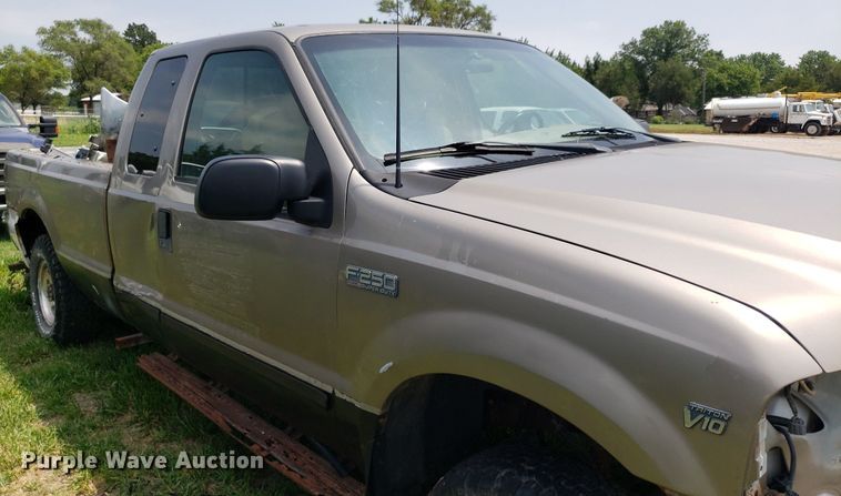 image for item IP9309 2002 Ford F250 Super Duty  SuperCab pickup truck