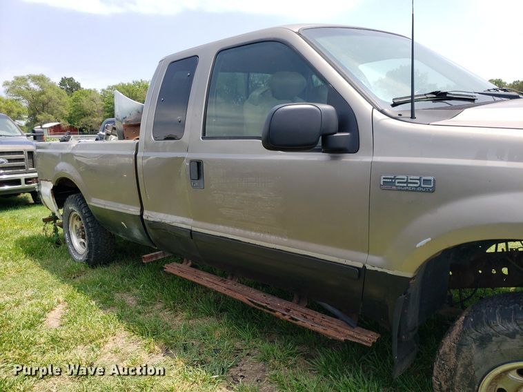 image for item IP9309 2002 Ford F250 Super Duty  SuperCab pickup truck