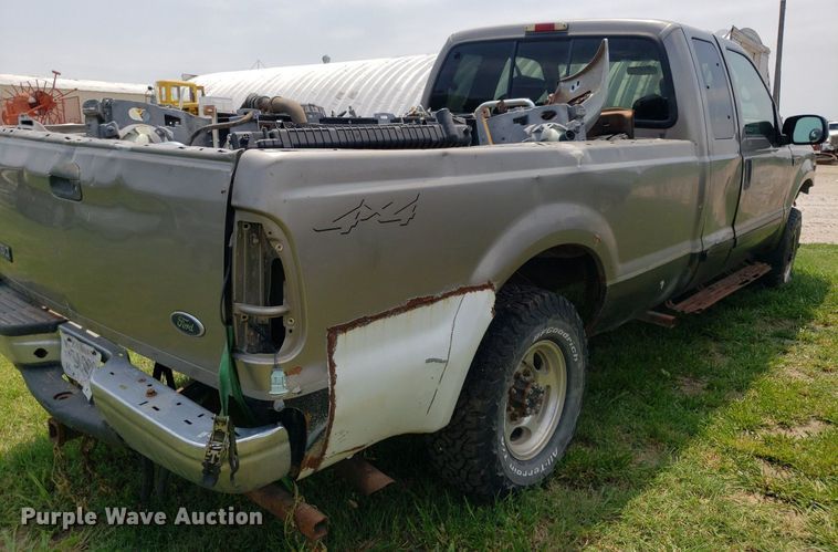 image for item IP9309 2002 Ford F250 Super Duty  SuperCab pickup truck