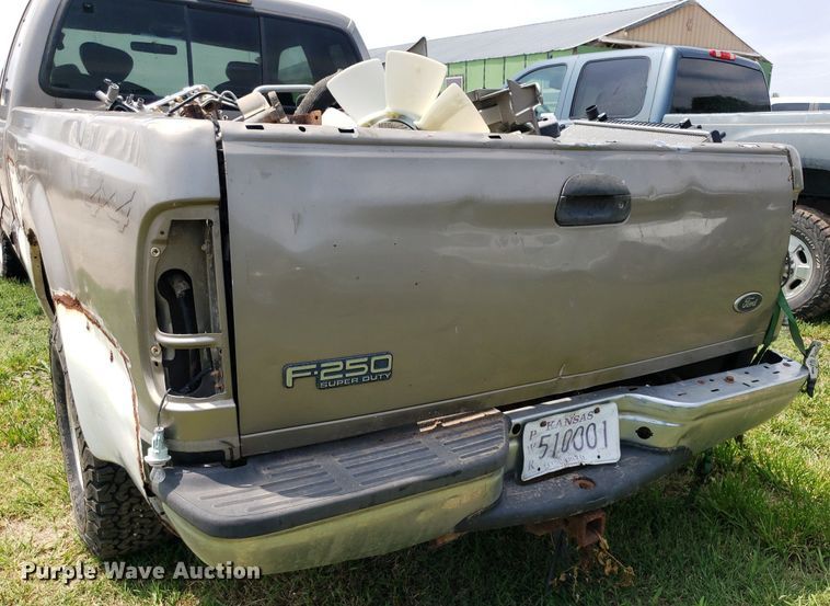 image for item IP9309 2002 Ford F250 Super Duty  SuperCab pickup truck