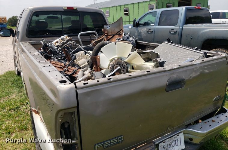 image for item IP9309 2002 Ford F250 Super Duty  SuperCab pickup truck