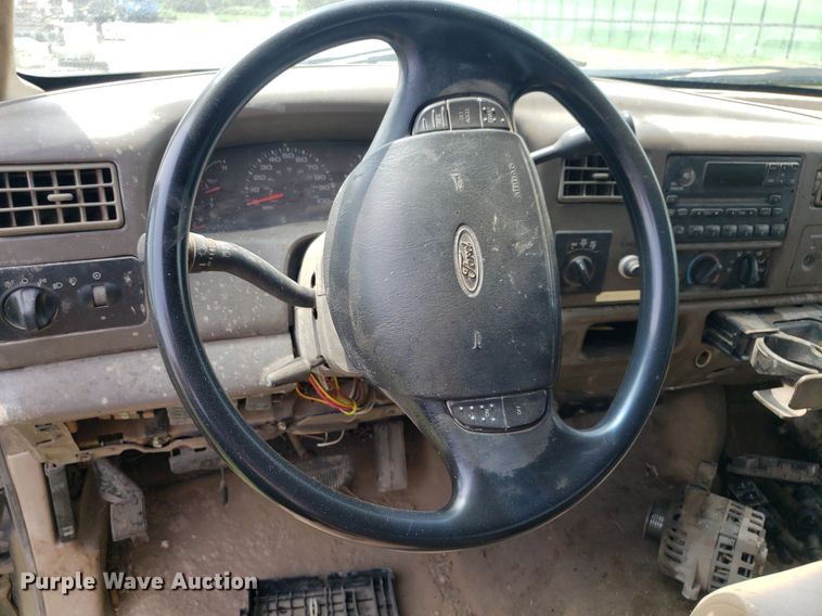 image for item IP9309 2002 Ford F250 Super Duty  SuperCab pickup truck