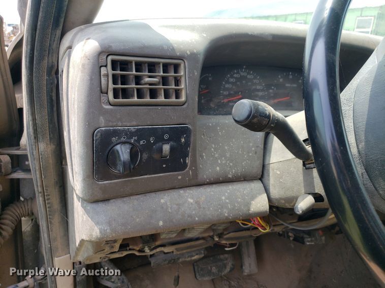 image for item IP9309 2002 Ford F250 Super Duty  SuperCab pickup truck