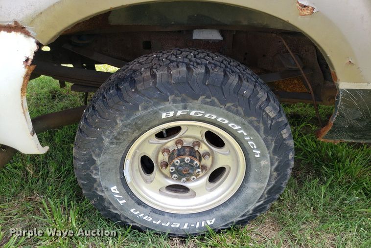 image for item IP9309 2002 Ford F250 Super Duty  SuperCab pickup truck