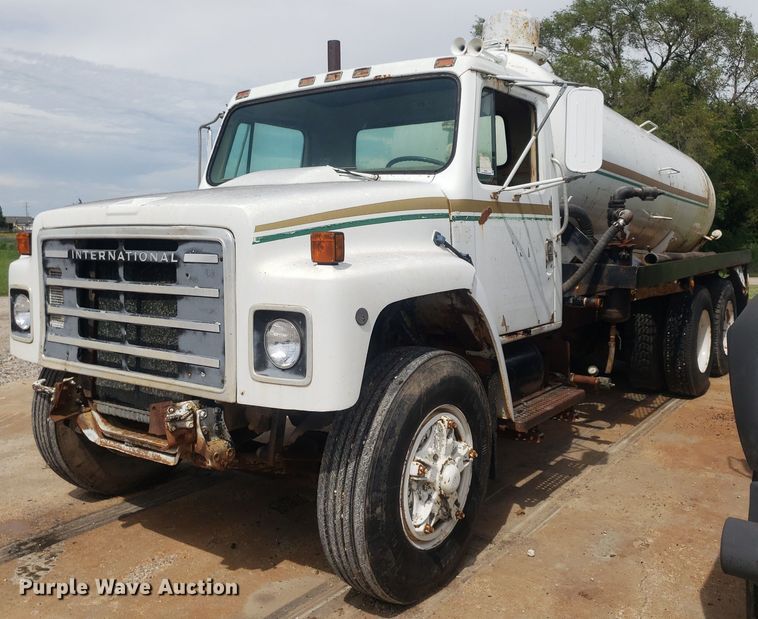 image for item IP9311 1981 International 60  vacuum truck