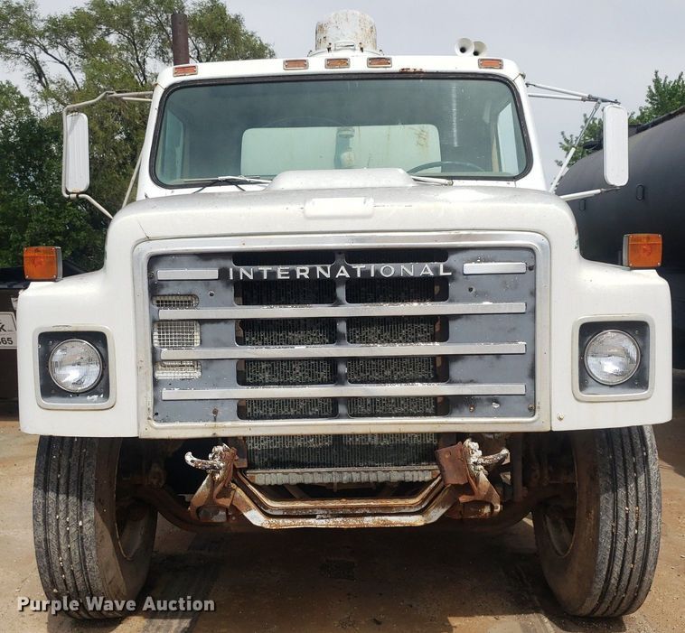 image for item IP9311 1981 International 60  vacuum truck