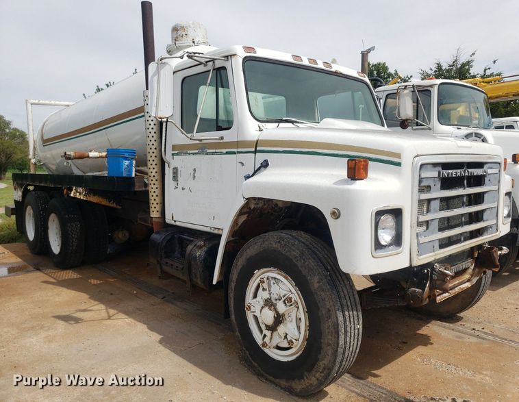 image for item IP9311 1981 International 60  vacuum truck