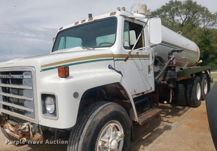 image for item IP9311 1981 International 60  vacuum truck