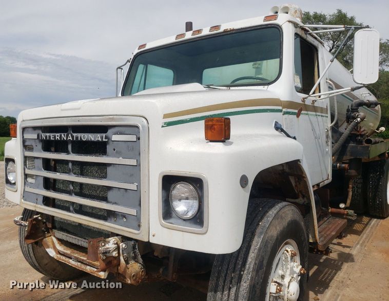 image for item IP9311 1981 International 60  vacuum truck