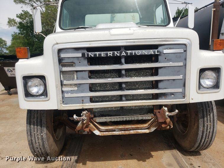 image for item IP9311 1981 International 60  vacuum truck
