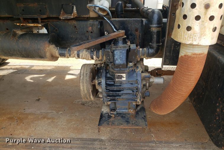 image for item IP9311 1981 International 60  vacuum truck