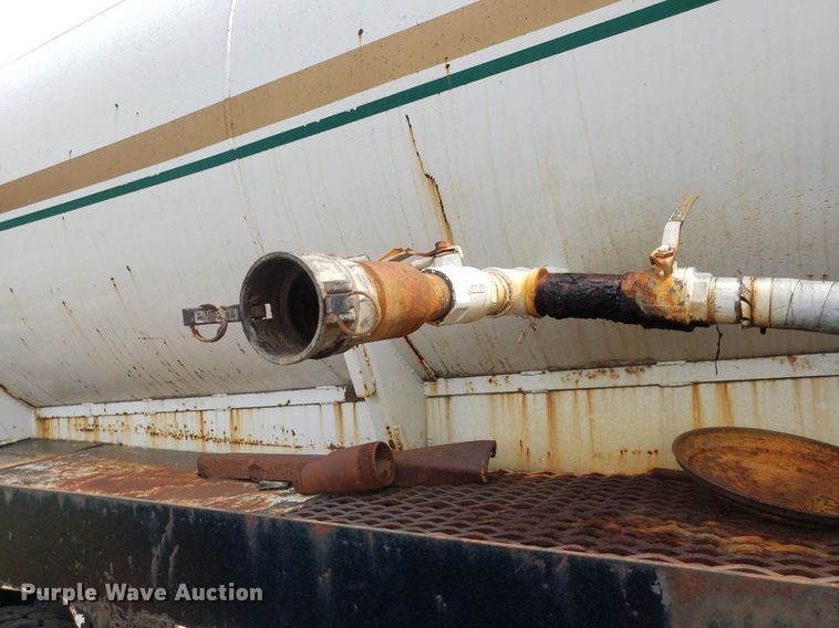 image for item IP9311 1981 International 60  vacuum truck