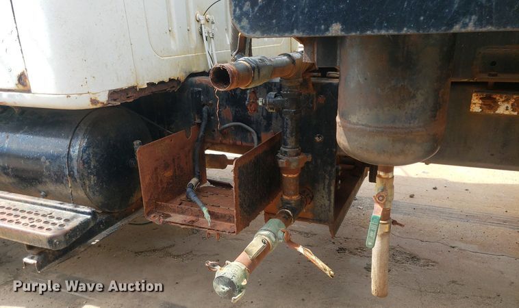 image for item IP9311 1981 International 60  vacuum truck