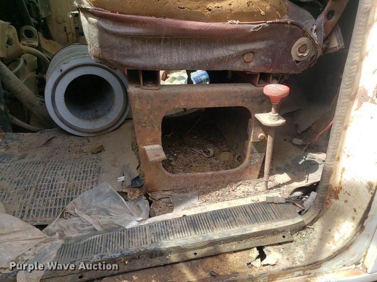 image for item IP9311 1981 International 60  vacuum truck