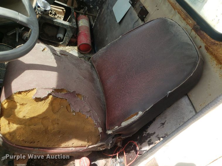 image for item IP9311 1981 International 60  vacuum truck