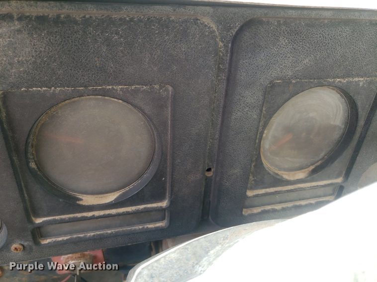 image for item IP9311 1981 International 60  vacuum truck