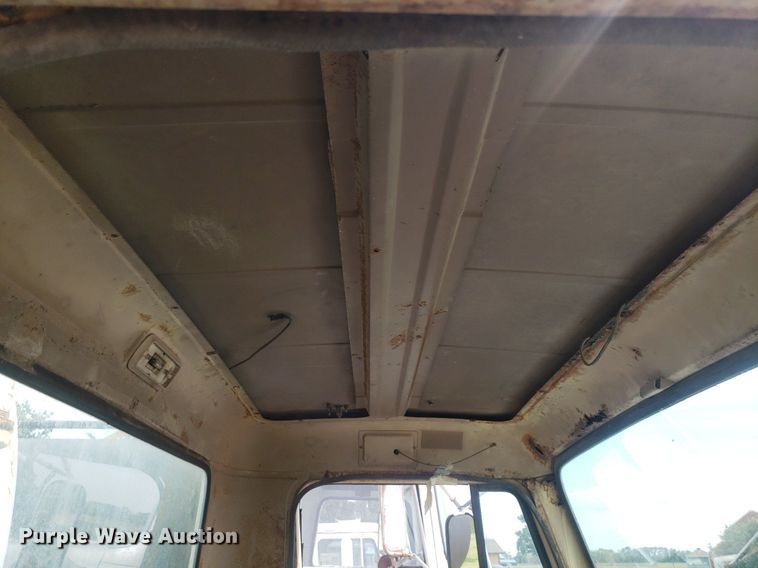 image for item IP9311 1981 International 60  vacuum truck