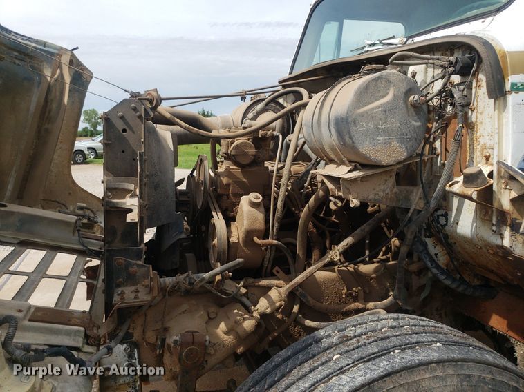 image for item IP9311 1981 International 60  vacuum truck