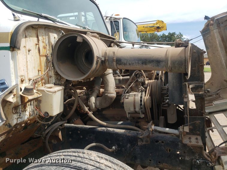 image for item IP9311 1981 International 60  vacuum truck