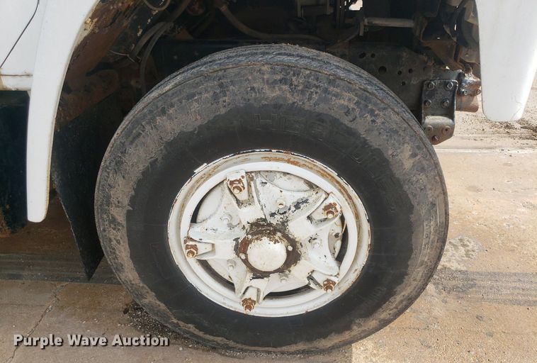 image for item IP9311 1981 International 60  vacuum truck