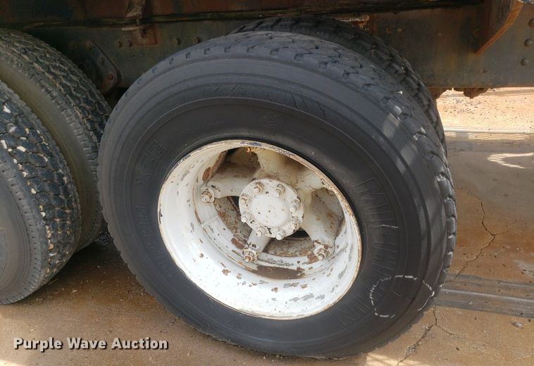 image for item IP9311 1981 International 60  vacuum truck